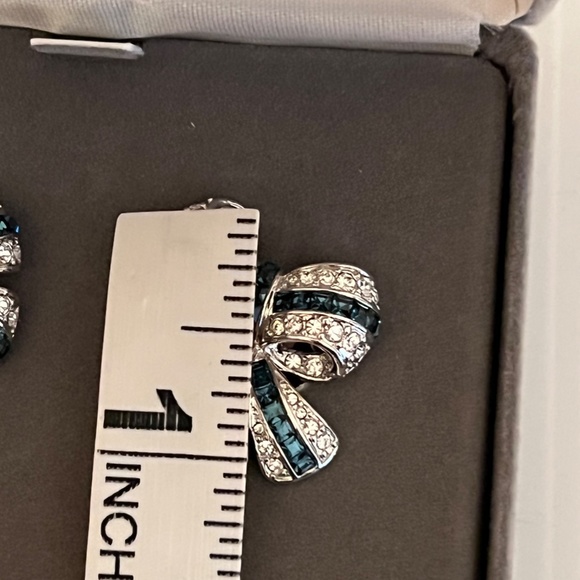 NEW Nolan Miller Broadway Bow Earrings - Picture 7 of 7